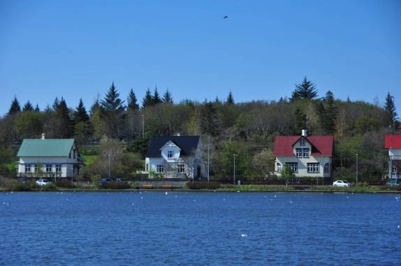 Bairro tranquilo de Reykjavik, na Islândia